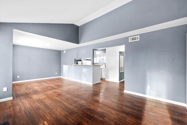 Foto del edificio - 7200 W T C Jester Blvd