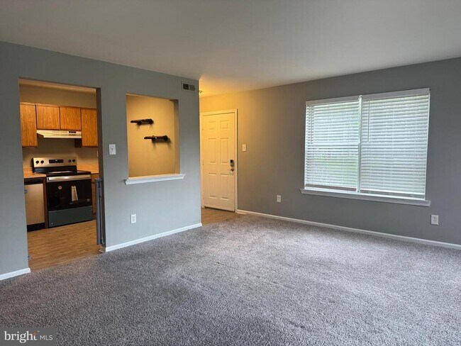 Building Photo - 2408 Beacon Hill Dr
