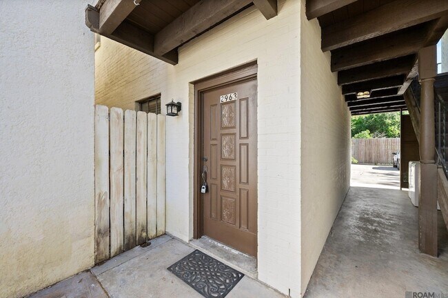 Foto del edificio - 2963 Greenwood Dr