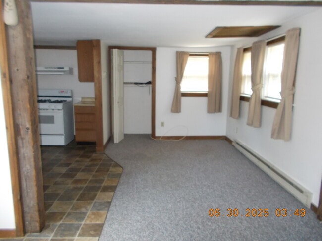 Building Photo - 10 Fruit Pl
