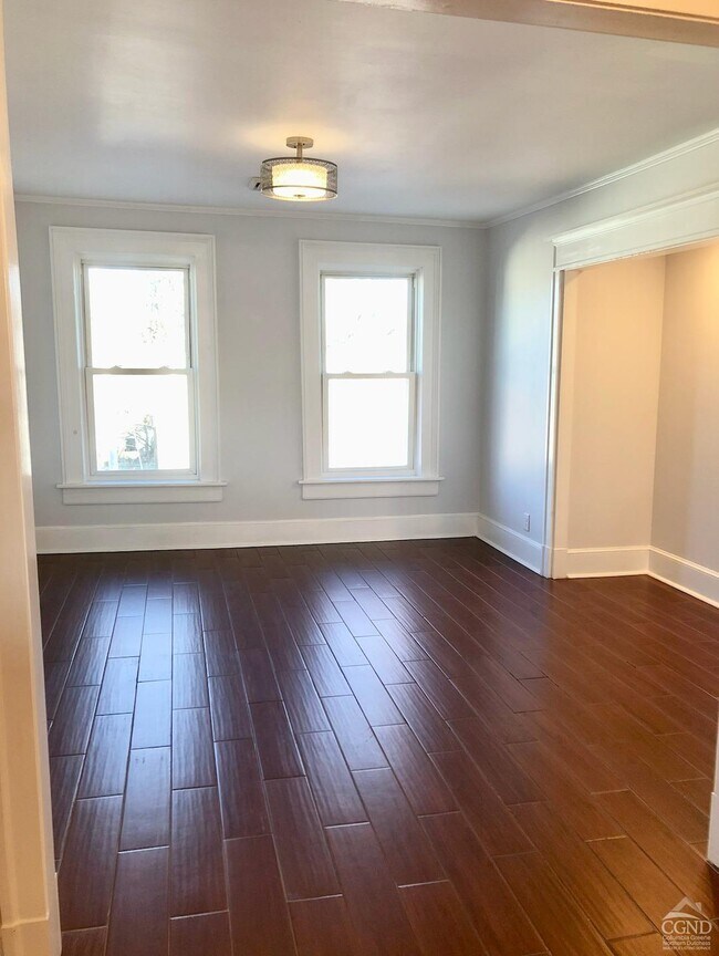 Building Photo - 539 State St