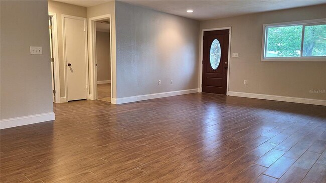 Building Photo - 1718 Cardinal Dr