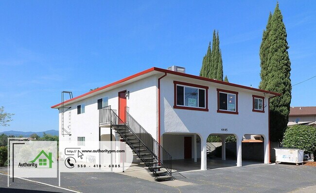 Foto del edificio - 4445 Dogwood Ln