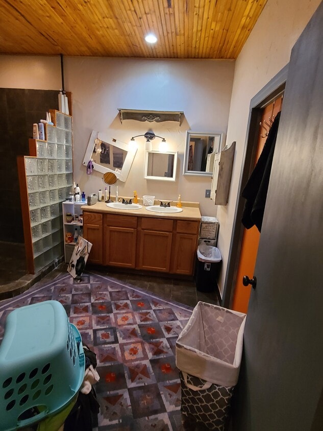 Building Photo - 1314 W B St