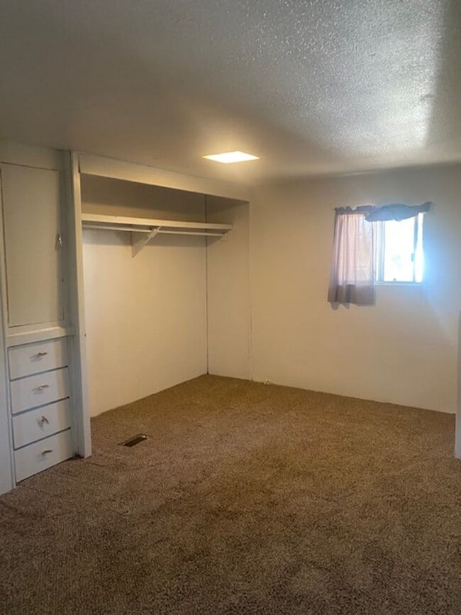 Building Photo - Cozy 3 Bedroom 1 Bathroom Trailer Home!!!