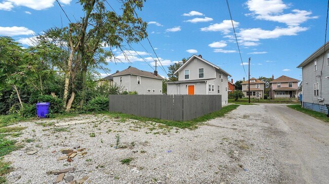 Building Photo - 799 E 2nd Ave