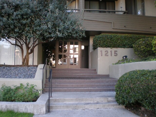 Foto del edificio - 1215 N Olive Dr
