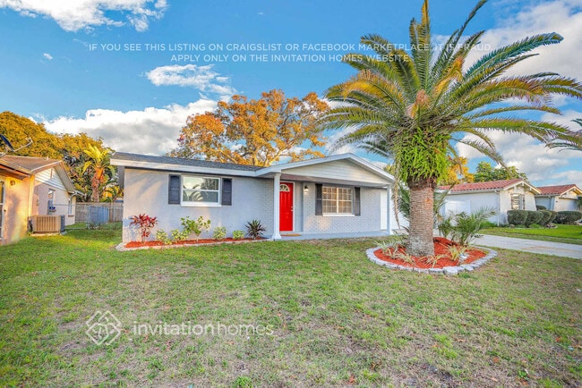 Building Photo - 9900 Lakeside Ln