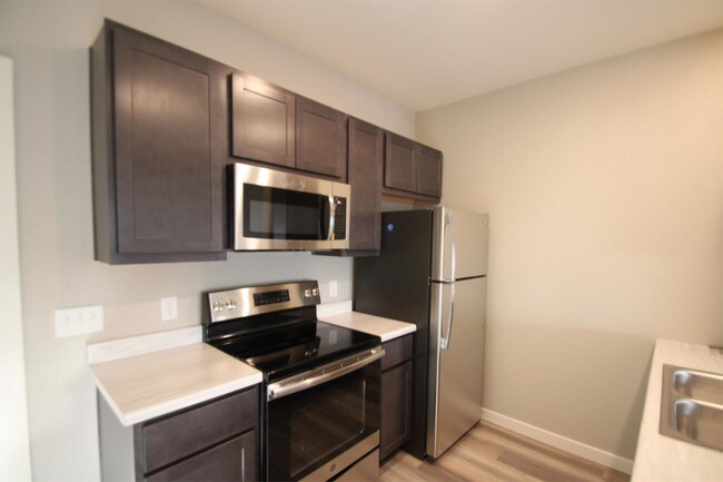 Building Photo - 830 Crestmont Way