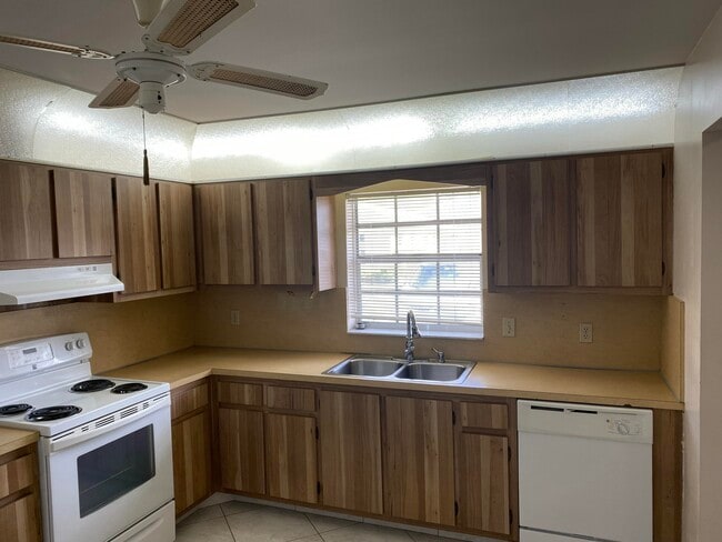 Building Photo - 442 Franconia Cir