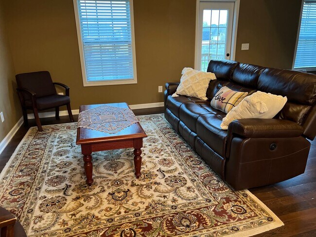 Foto del edificio - Charming 4BR House in Clarksville