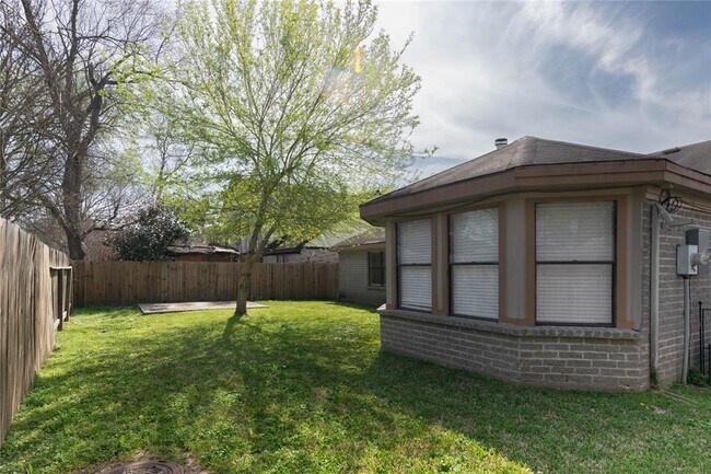 Foto del edificio - 19926 Big Timber Dr