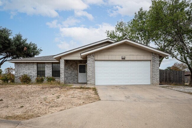 Building Photo - 210 Miller Dr