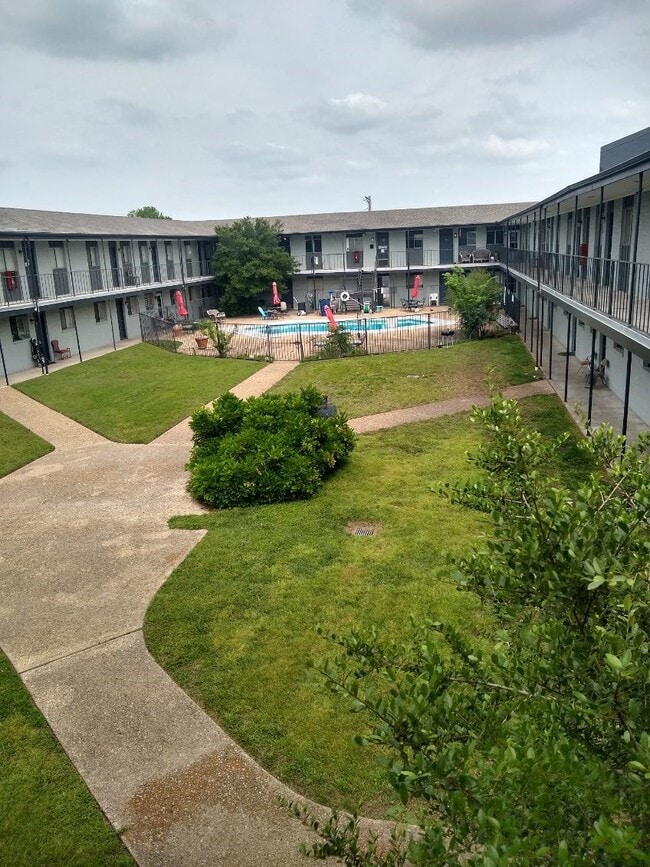 Building Photo - Gardens at Greenville - ALL BILLS PAID
