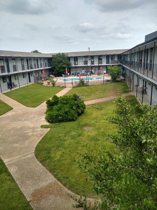 Foto del edificio - Gardens at Greenville - ALL BILLS PAID