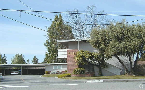 Building Photo - 2323 Moorpark Ave