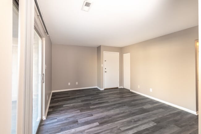 Foto del edificio - 101 Village Green Ln
