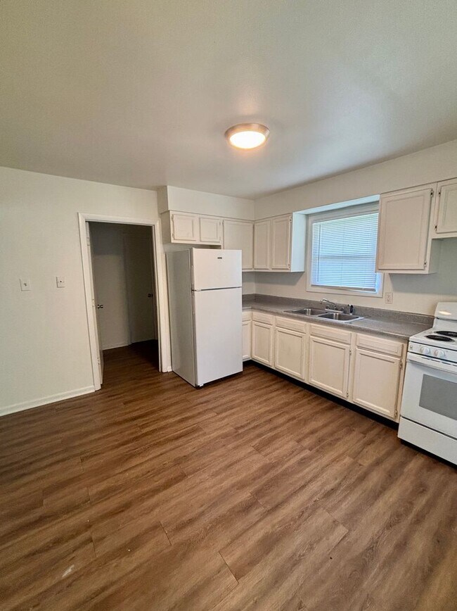Foto del edificio - 2213-2215 Fairfax Road