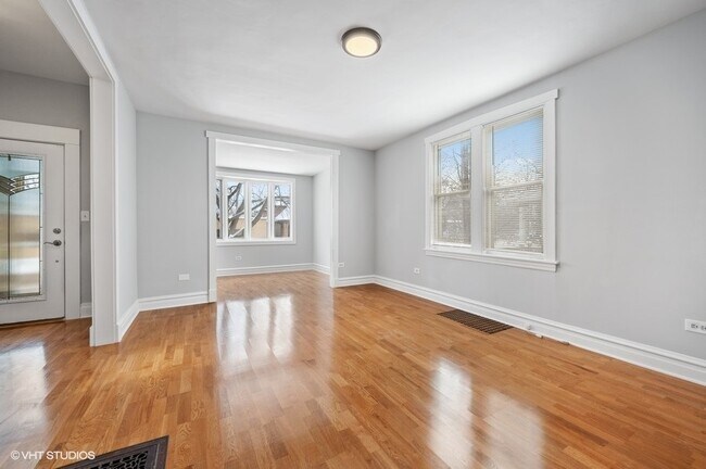 Building Photo - 4348 N Kostner Ave