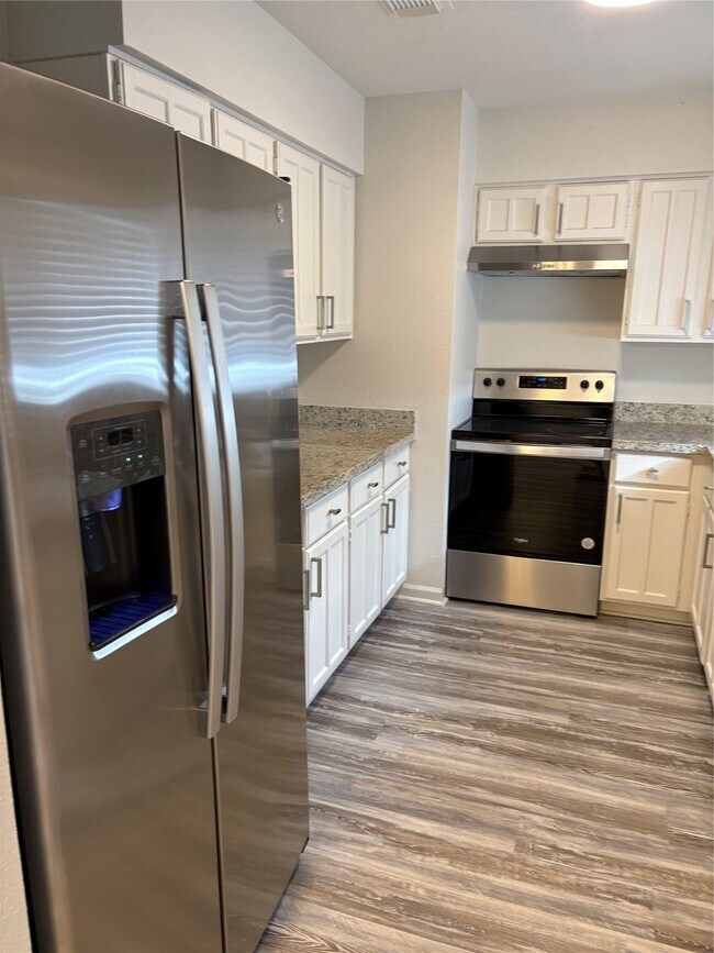 Foto del edificio - 4615 Roserock Ln