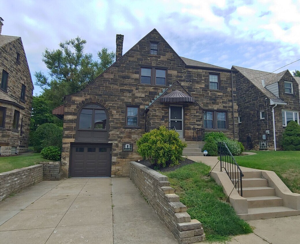 Foto principal - Quiet & Cozy 3BD/2BA single family home fo...