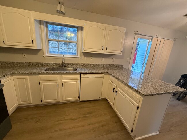 Foto del edificio - 8125 Cadmium Ct