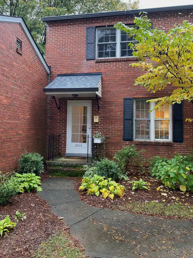 Building Photo - 2621 Greenbrier Rd