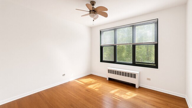 Foto del edificio - 2839 W Rosemont Ave