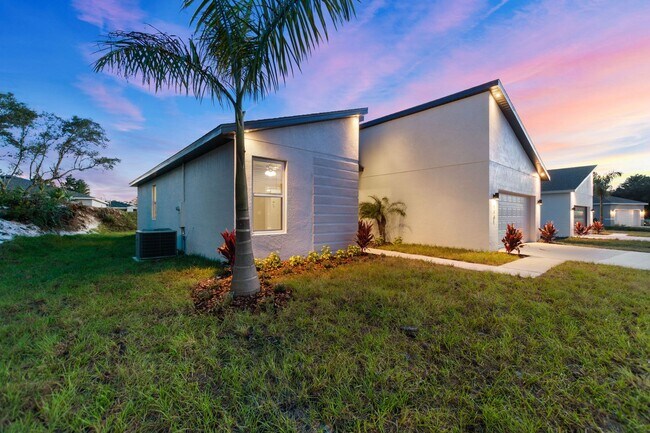 Building Photo - Recently Built! !Modern, energy efficient ...