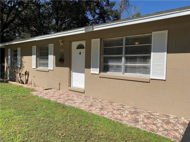 Building Photo - Fully Renovated 3BR Pool House