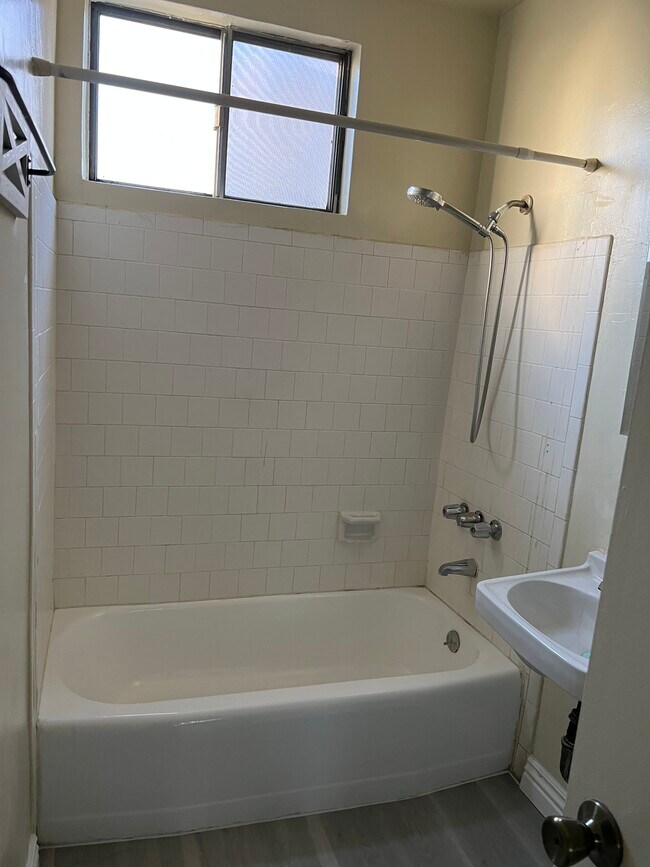 Foto del edificio - 422 N Chandler Ave