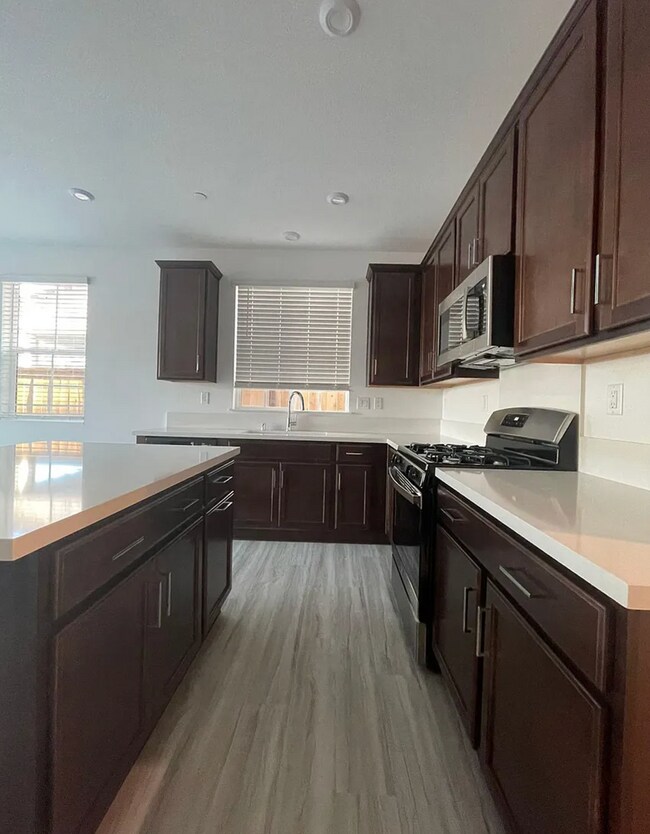 Foto del edificio - 4 Bed 3 Ba 2 Story 2 Car