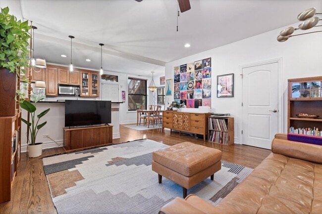 Foto del edificio - 1048 W Lawrence Ave