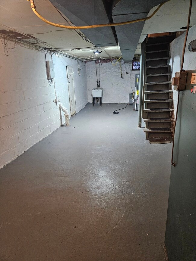 Building Photo - 430 Venture St