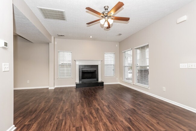 Foto del edificio - 8801 Cressent Glen Ct