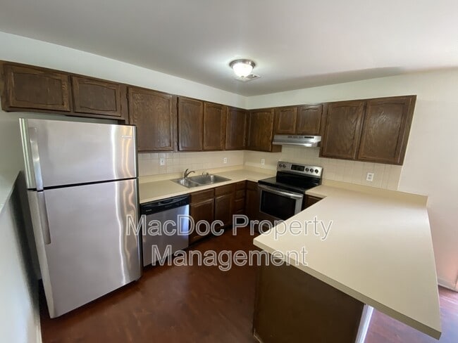 Building Photo - 905 Kilarney Dr