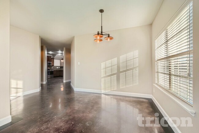 Building Photo - 2186 Liriope Ln