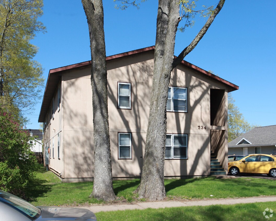 Building Photo - 734 Menomonie St