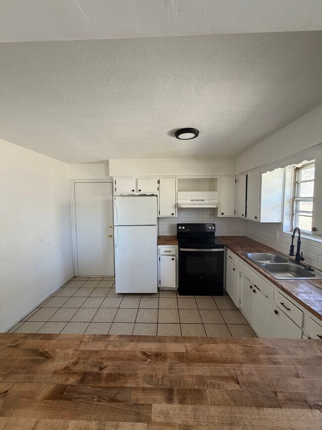 Building Photo - 1632 N 59th St