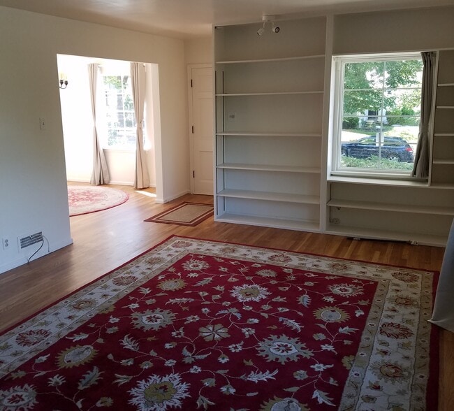 Building Photo - 1305 E Michigan Ave