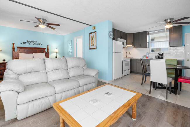 Foto del edificio - 5700 Bonita Beach Rd SW