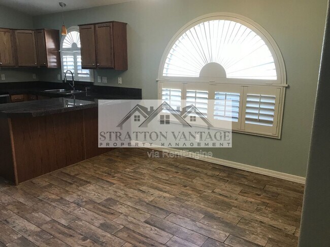 Foto del edificio - 42006 W Anne Ln