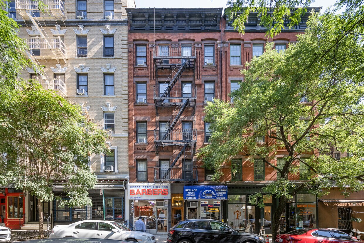 Primary Photo - 169 E 92nd St