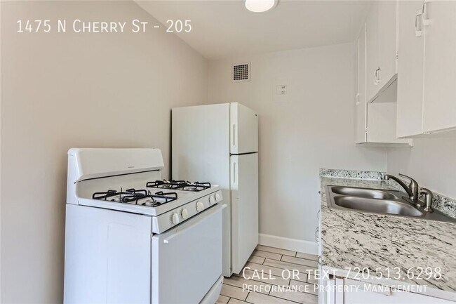Foto del edificio - 1475 N Cherry St