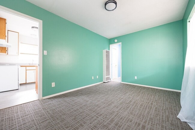 Building Photo - Beautiful Detached 1 Bedroom Home in Lakeside!