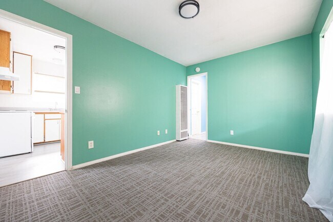 Foto del edificio - Beautiful Detached 1 Bedroom Home in Lakeside!