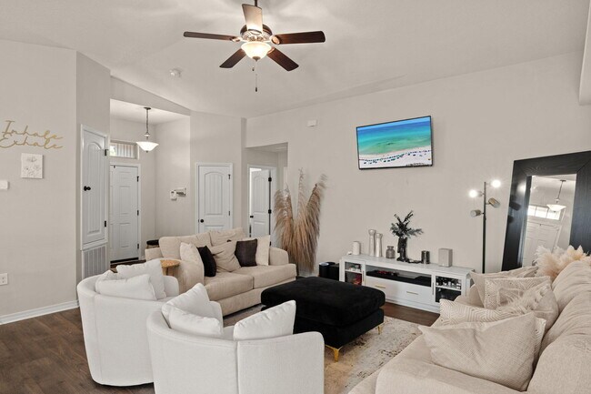 Foto del edificio - 124 Lillian Wy