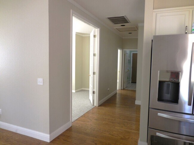 Foto del edificio - 1079 Stillspring Dr