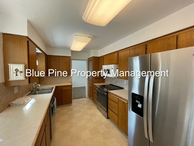 Building Photo - 715 S Fanning Ave