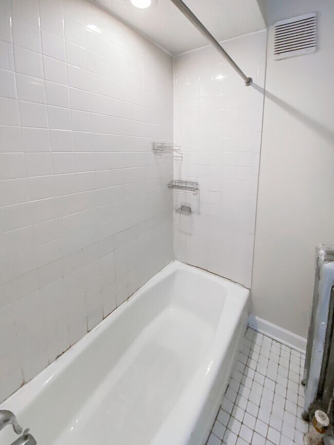 Foto del interior - 3912-3928 N Pine Grove Ave